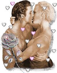 Zakochani wśród róż dają sobie buziaka